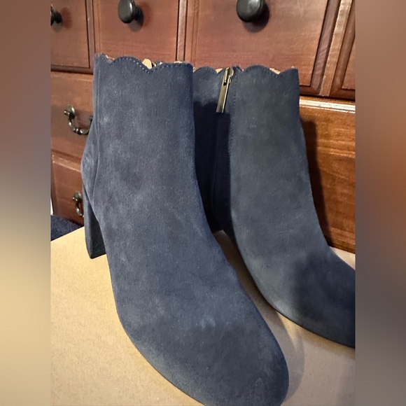 Beautiful practically NIB Andre Assous Sylvania blue suede booties. - Picture 9 of 12